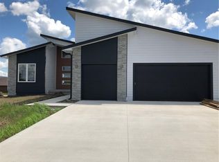 717 NE 57th St, Ankeny, IA 50021