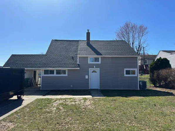 51 Aster Ln, Levittown, PA 19055
