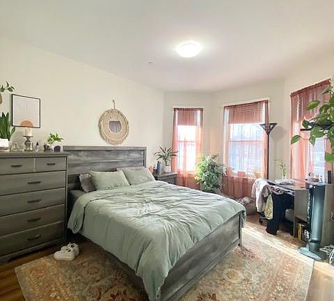 4th image of 843 Columbia Rd