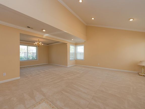 3rd image of 425 Gwinn Ct