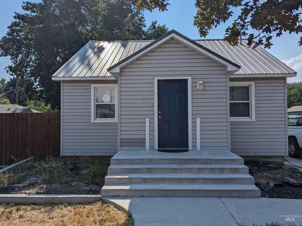 925 Oregon St, Gooding, ID 83330