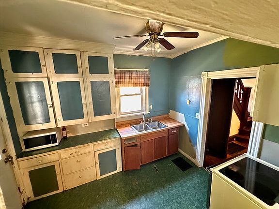 3rd image of 692 Alden St
