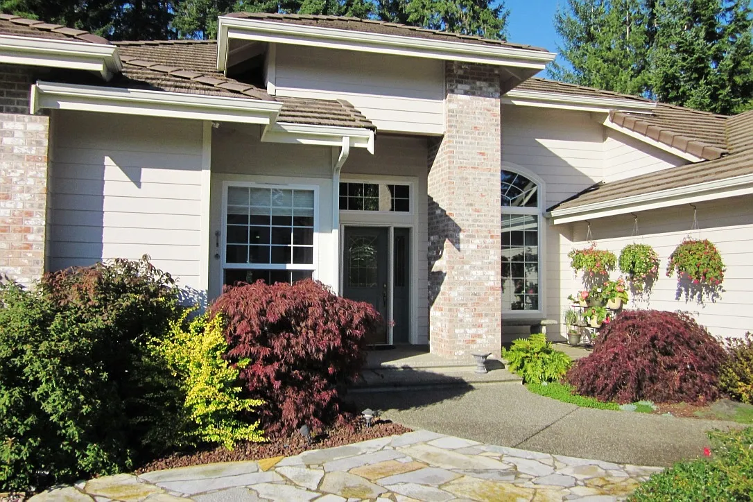 4 bed, 2450 sqft, $5,500 — Photo 1