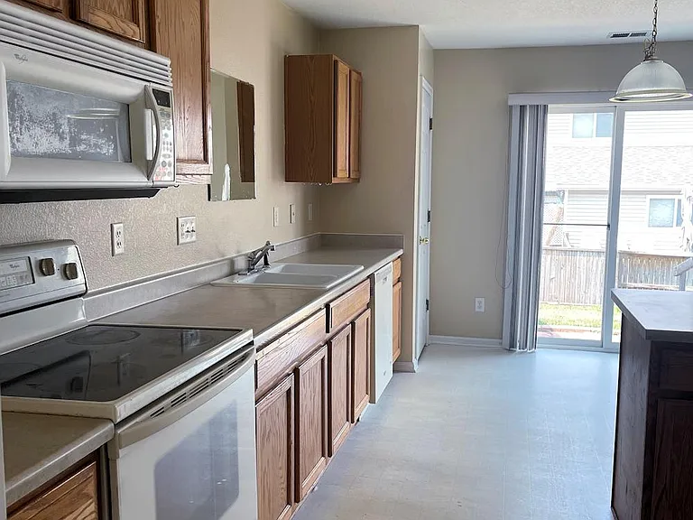 983 Canary Ct — Photo 7