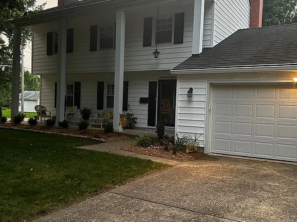 318 S Vine St, Nokomis, IL 62075