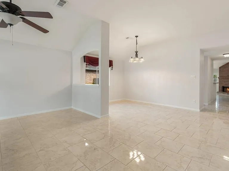 21812 Whispering Forest Dr — Photo 3