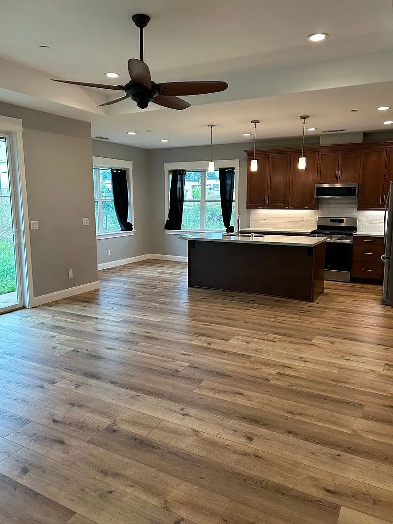 Newer home in lower Paradise — Photo 3