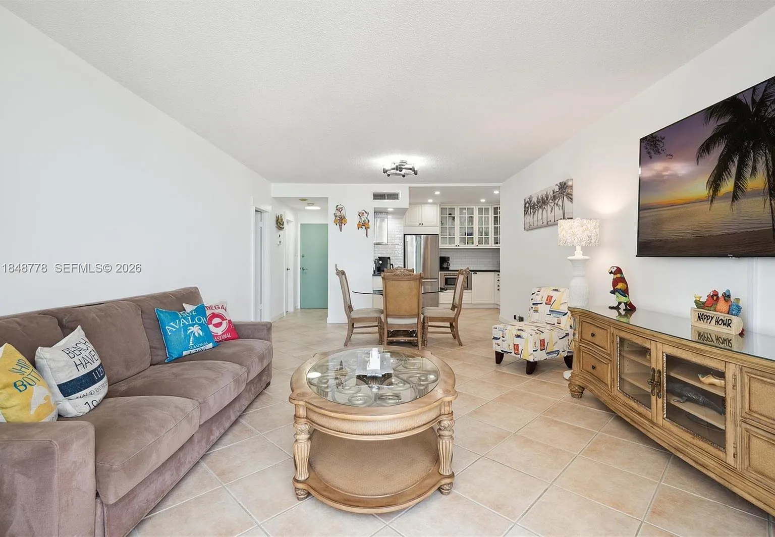Alexander Towers Condo — Photo 4