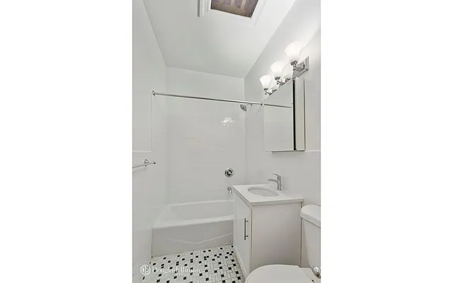 Rented by Douglas Elliman | media 14