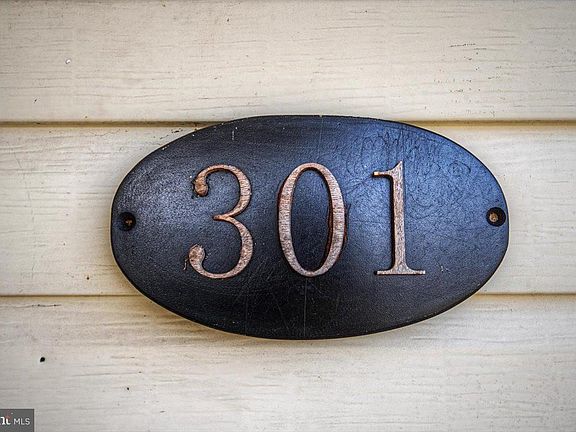 5th image of 102 Newbury Ct