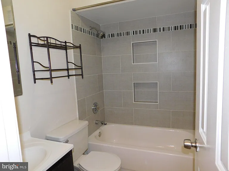 1170 N Vermont St — Photo 9