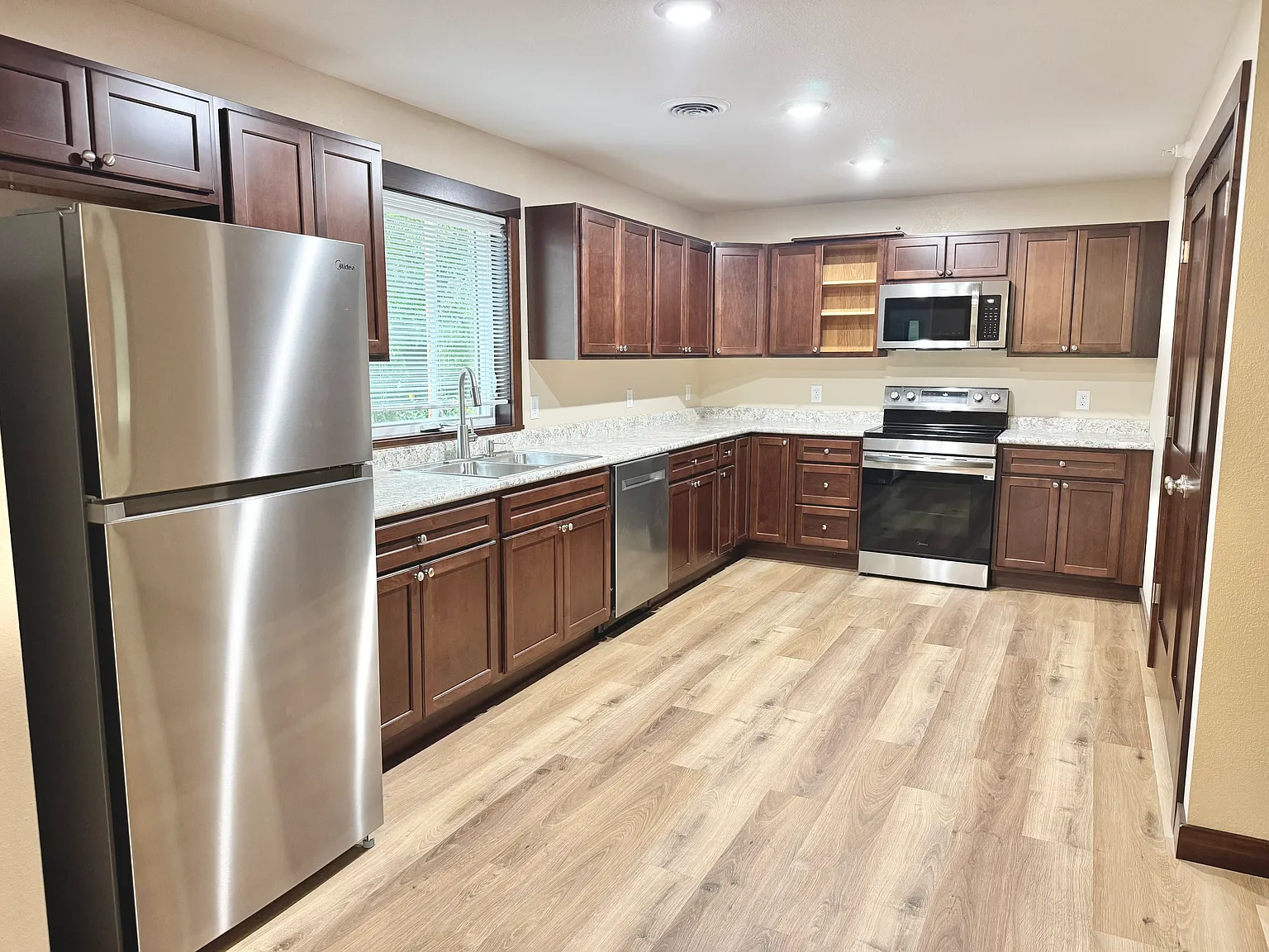 2 bed, $1,100 — Photo 1