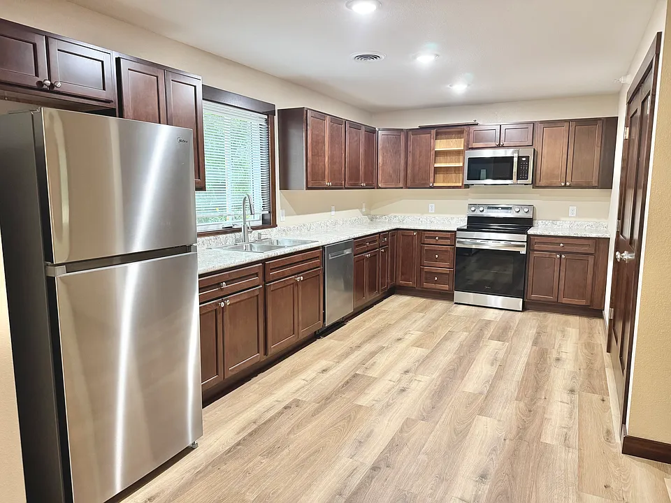 620 7th Ave W #1