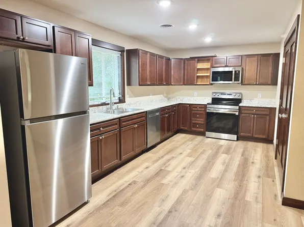 620 7th Ave W #1, Durand, WI 54736
