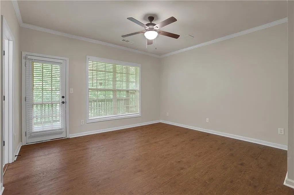 3 bed, 3.5 bath, 2574 sqft, $2,350 — Photo 3