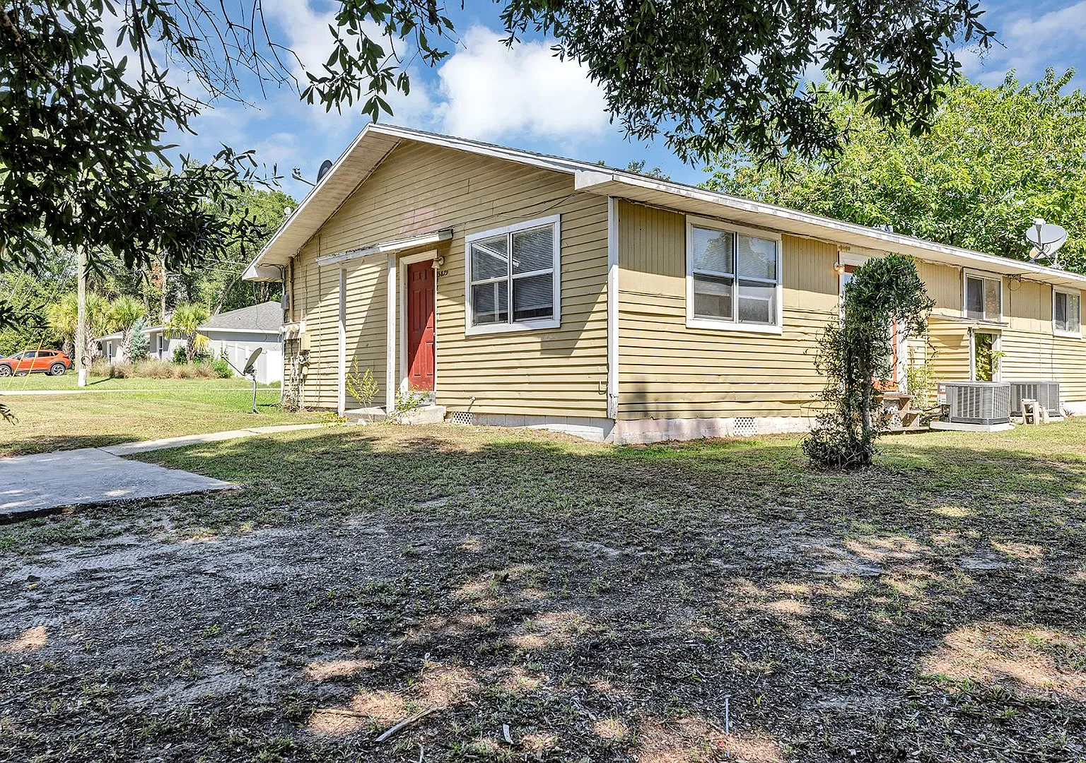 Affordable 2-Bedroom Home with spacious yard — Photo 2