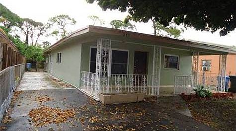1st image of 645 NE 39th St