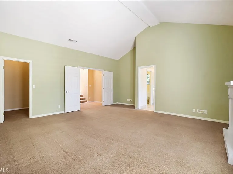 3055 E Hillcrest Dr — Photo 15