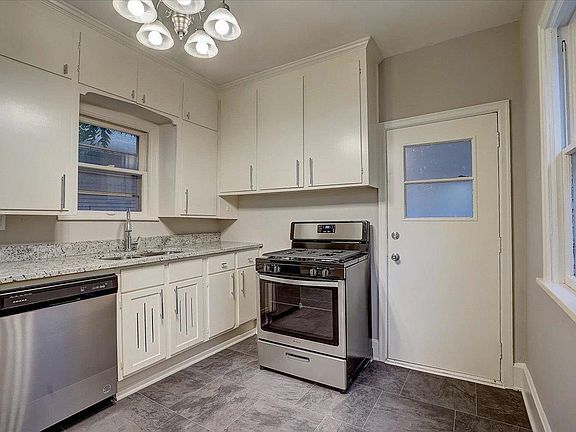 5th image of 556 Orleans St