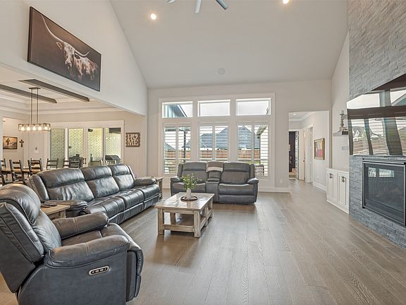 5th image of 307 Broadmoor Dr