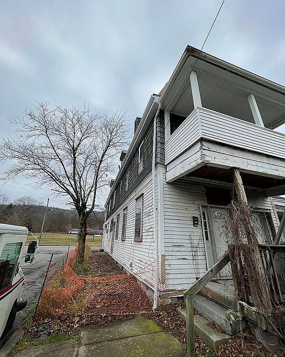 2nd image of 246 Front St
