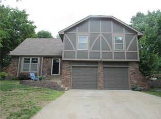 812 E Layton Dr, Olathe, KS 66061