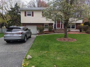 23 Cypress Rd, Suffern, NY 10901