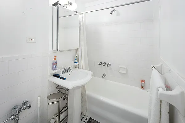 Rented by NY Casa Group | media 13