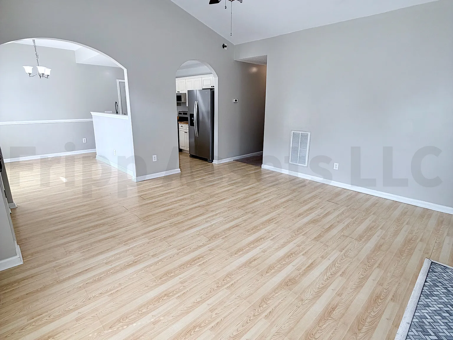 3 bed, 1230 sqft, $1,900 — Photo 3