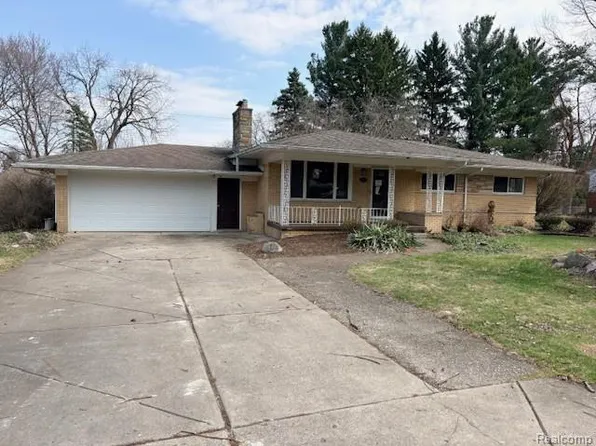 421 Nesbit Ln, Rochester Hills, MI 48309