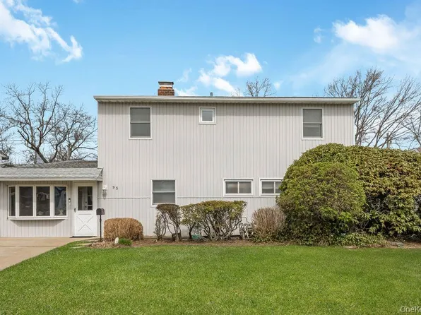 95 Elm Drive N, Levittown, NY 11756