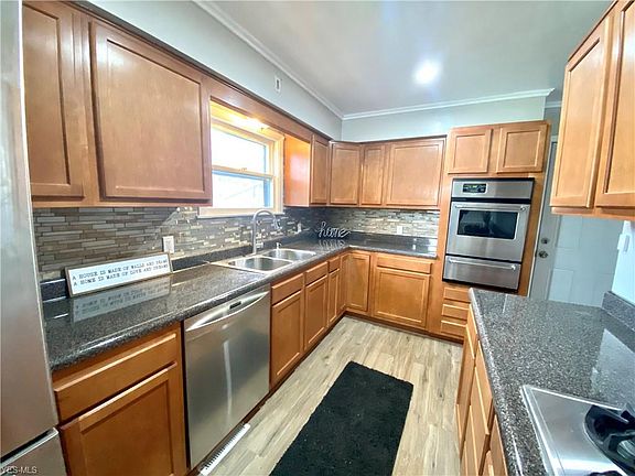 5th image of 267 Rosemont Ave