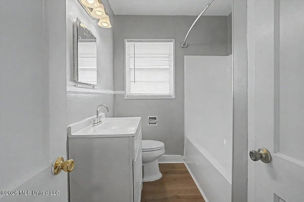 3 bed, 1037 sqft, $1,350 — Photo 3