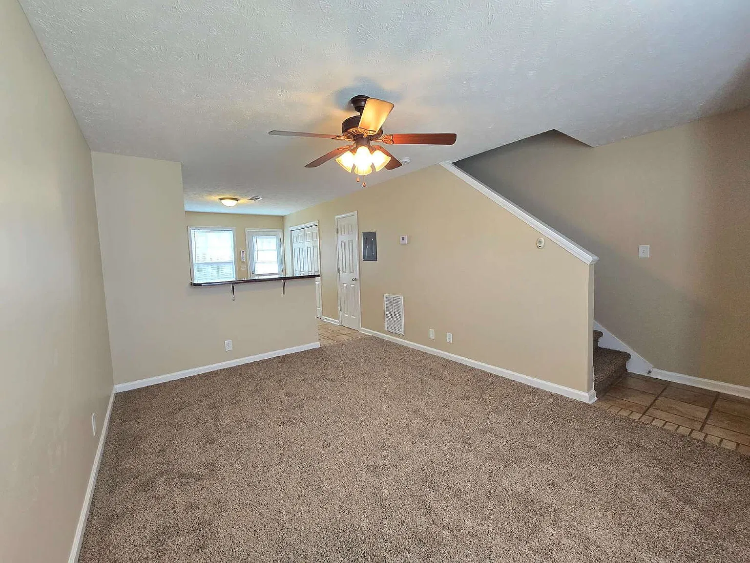 2 bed, 1.5 bath, 950 sqft, $975 — Photo 3