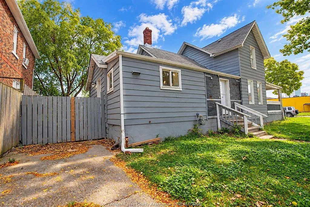 4 bed, $2,200 — Photo 2
