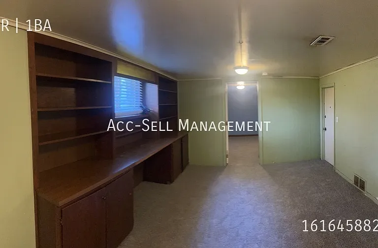 1571 Plainfield Ave NE #1 — Photo 2