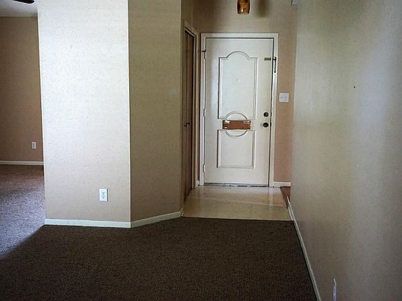 3rd image of 410 Kingwood Dr