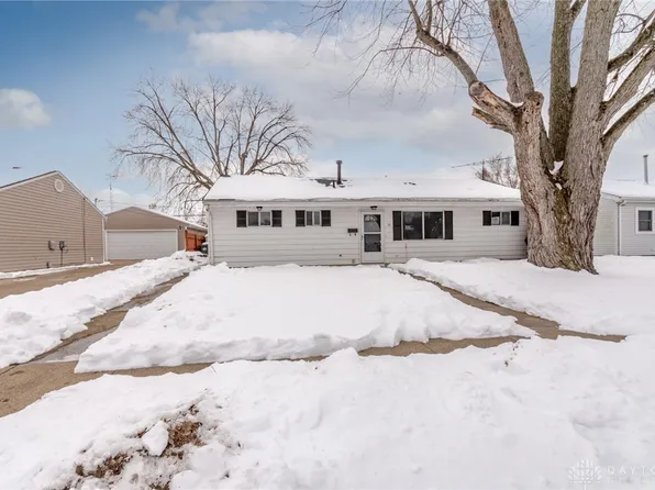 38 Lindway Dr, Fairborn, OH 45324