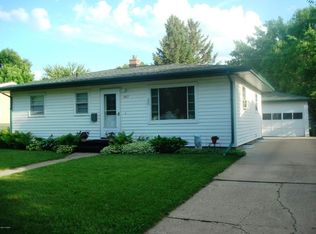 1917 10th Ave N, Moorhead, MN 56560