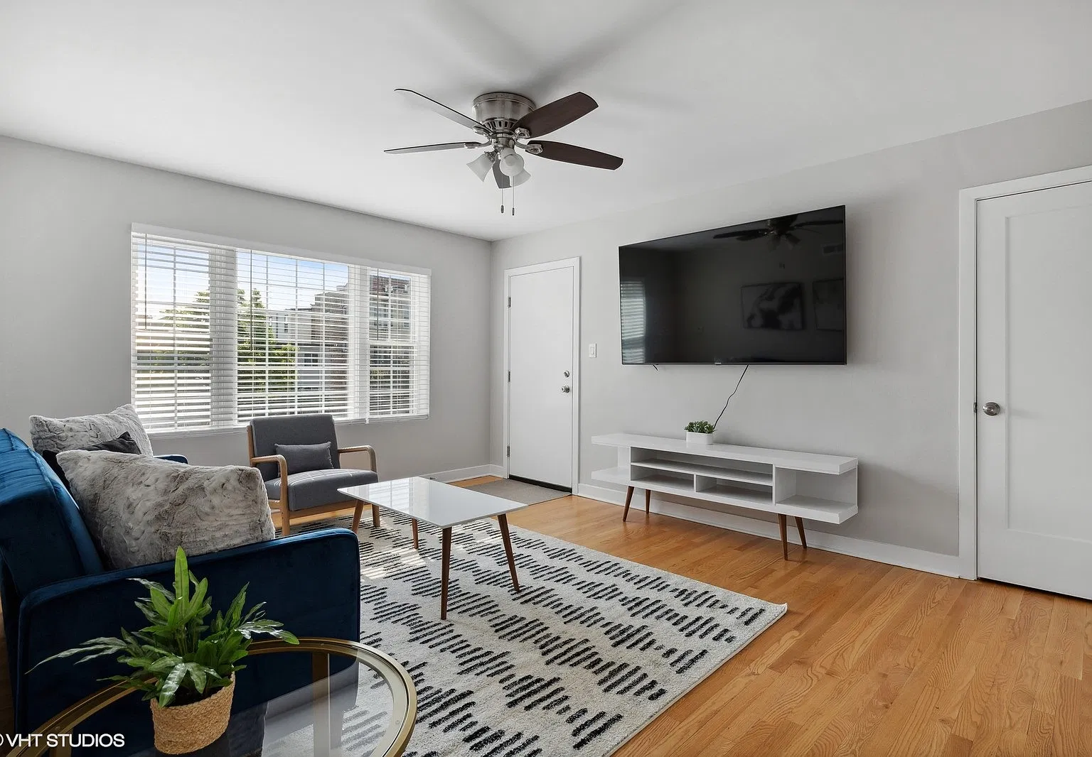 2 bed, $1,745 — Photo 4