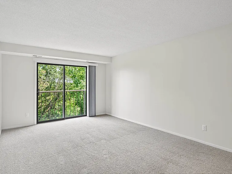 Oak Pointe Apartments — Photo 19