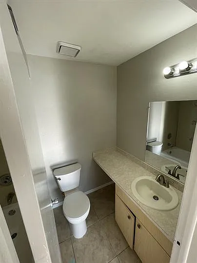 631 SE 13th Ave — Photo 5