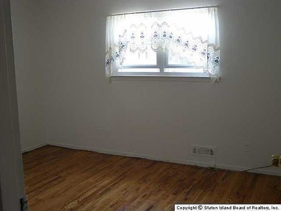 3rd image of 25 Downey Pl