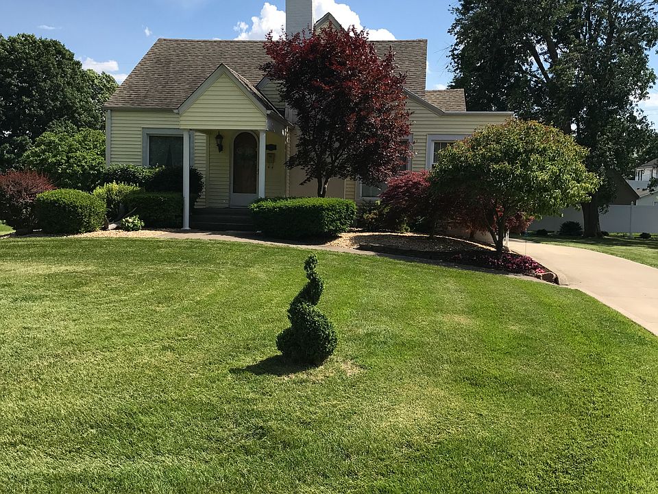 1st image of 325 S Park Dr