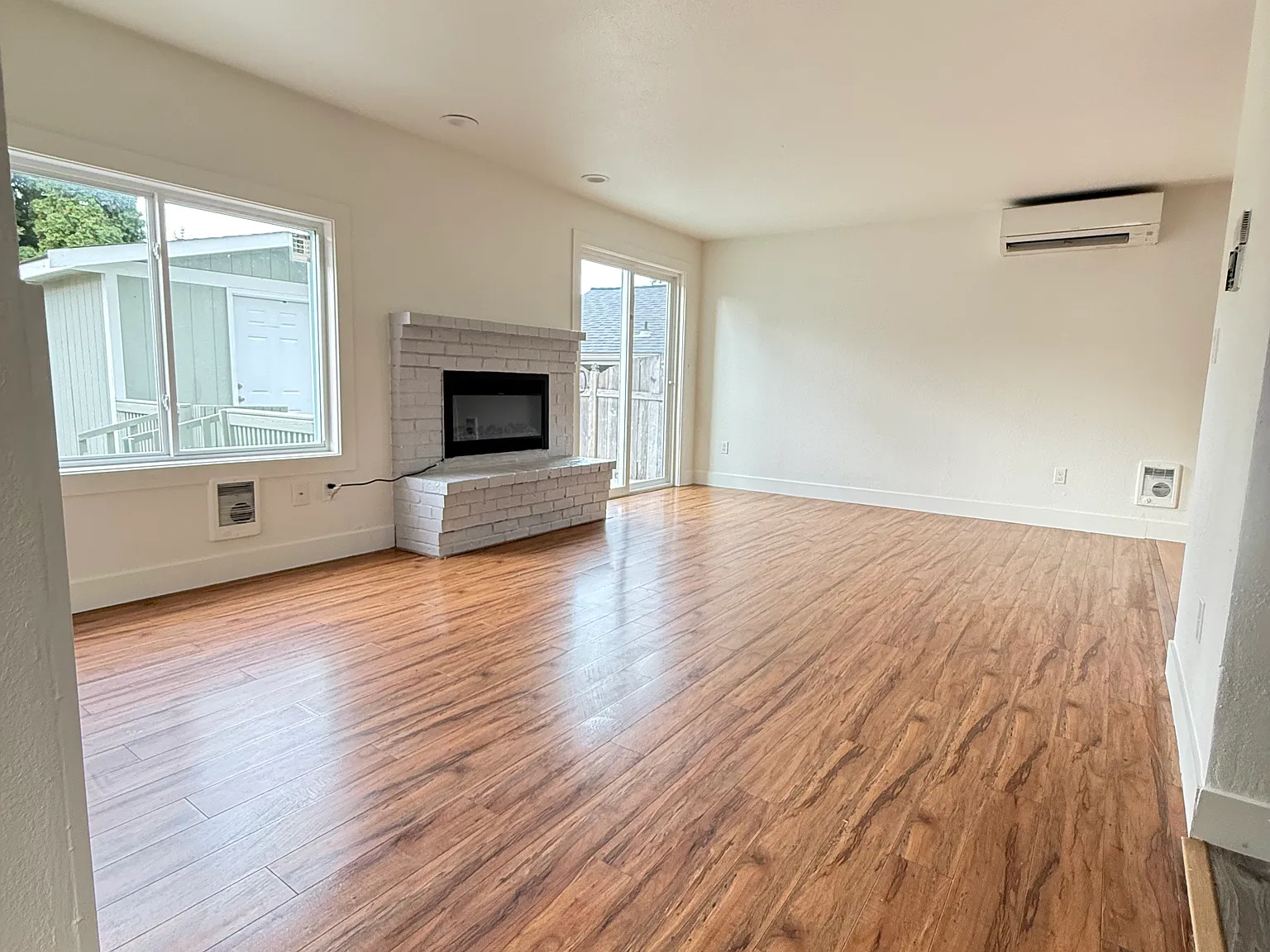 3 bed, 1200 sqft, $3,200 — Photo 3