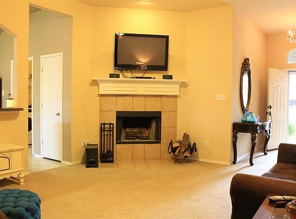 4th image of 1102 Augustin Dr