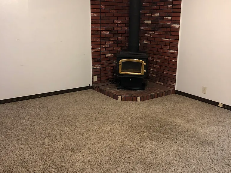 1208 E Hurd St — Photo 6