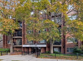 420 Linden Ave APT 404, Wilmette, IL 60091