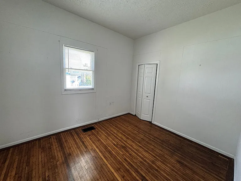 210 N Richland St — Photo 13