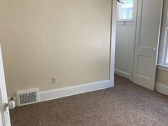 3rd image of 899 E 139th Pl
